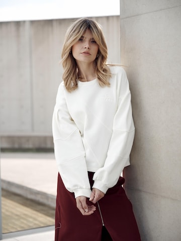 Sweat-shirt 'ELEVATE_ Vera' I want the moon en beige