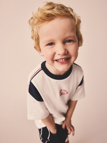 Next Set: T-Shirt und Shorts in Blau