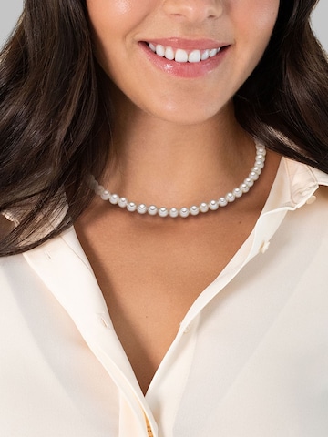 Valero Pearls Necklace in White