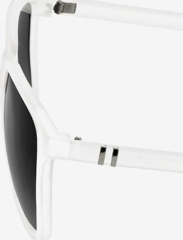 Lunettes de soleil 'Chirwa' MSTRDS en blanc