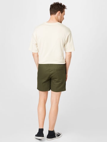 BURTON MENSWEAR LONDON Regularen Kargo hlače | zelena barva