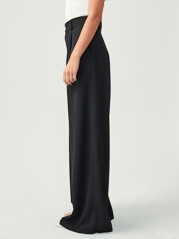 BWLDR Wide leg Pleat-front trousers 'Belinda' in Black