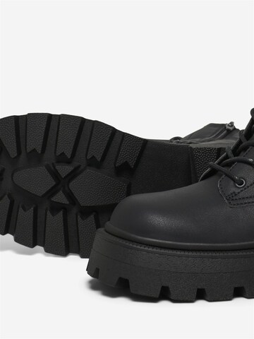 Bottines à lacets 'ONLBanyu' ONLY en noir