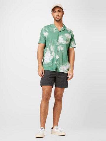 QS - Ajuste regular Camisa en verde