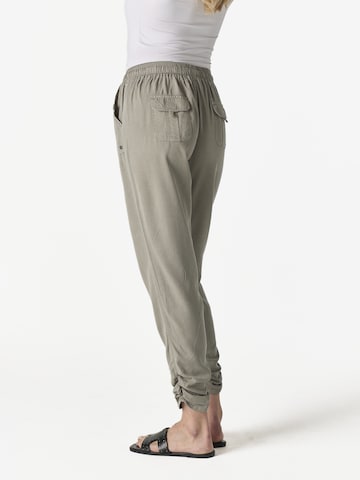 KOROSHI Tapered Housut värissä vihreä