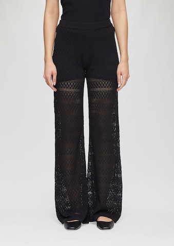 QS Wide leg Broek in Zwart: voorkant