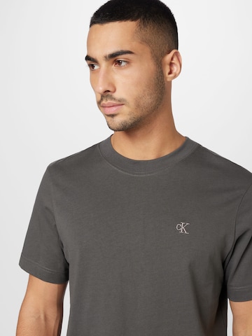 T-Shirt Calvin Klein Jeans en gris
