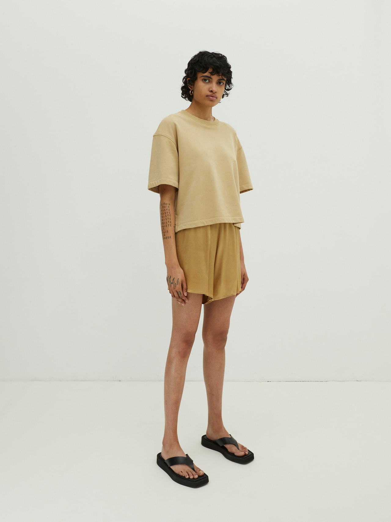 EDITED Produkte Shorts 'Sariah' sand