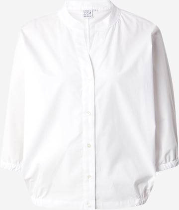 Emily Van Den Bergh - Blusa en blanco: frente