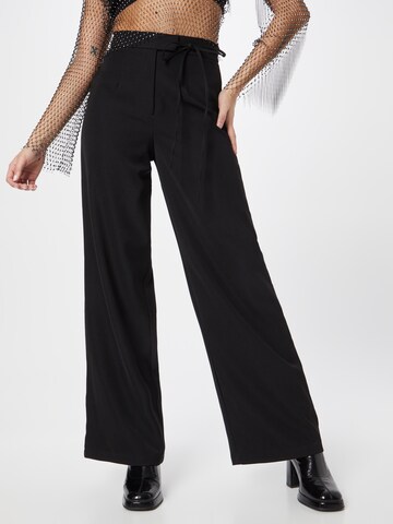 Nasty Gal Wide leg Pleat-front trousers in Black: front