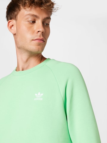 ADIDAS ORIGINALS Regular fit Sweatshirt 'Adicolor Essentials Trefoil' in Groen