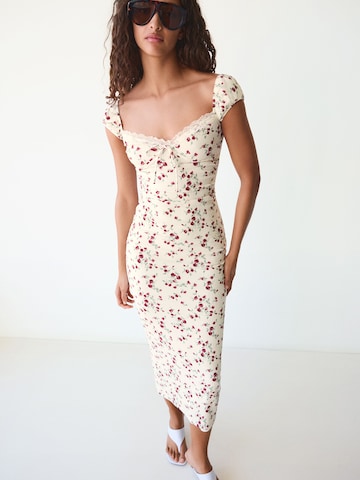 Bershka Sukienka w kolorze beżowy