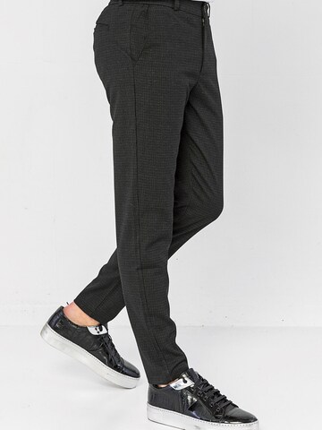 Ron Tomson Tapered Pants in Black