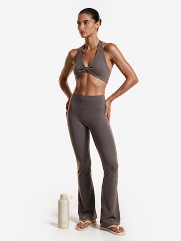 GOD SAVE QUEENS Bootcut Legíny 'Second Skin Studio High-Waisted Bootcut Legging' – hnědá