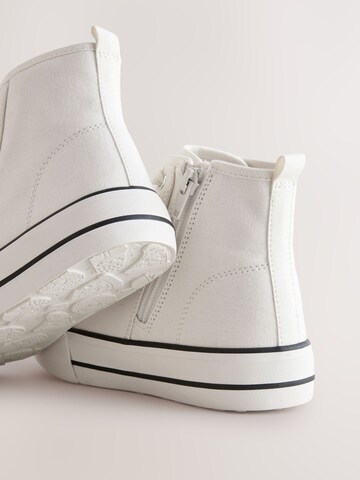 Sneaker de la Next pe alb