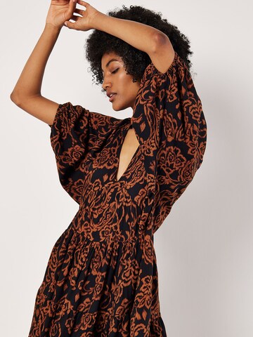 Apricot Jurk 'Ikat Sarasa ' in Zwart