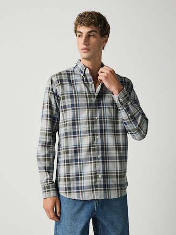 Next - Ajuste regular Camisa en gris: frente