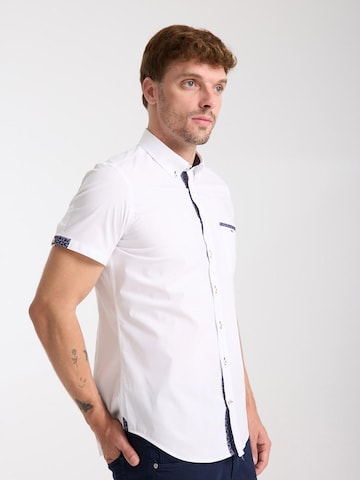 Slim fit Camicia business 'Iconic Poplin Stretch Man Shirt Short Sleeve Light Blue' di 7Camicie in bianco