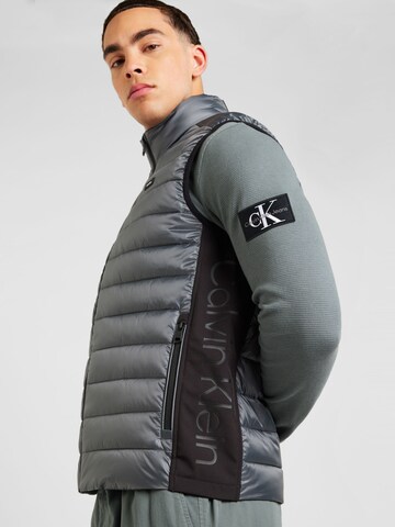 Calvin Klein Жилетка в Серый