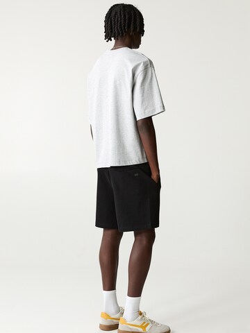 regular Pantaloni di Pull&Bear in nero