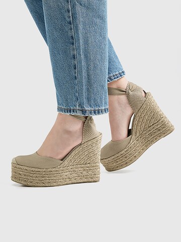 Pumps de la Pull&Bear pe bej