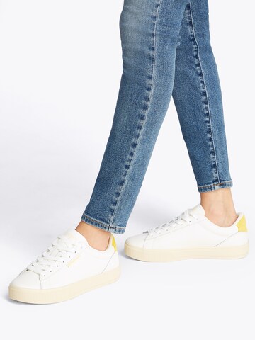 Baskets basses 'ESS' Tommy Jeans en blanc