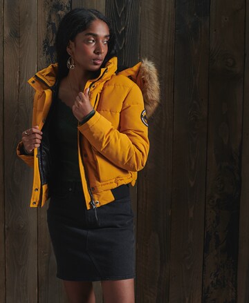 Veste d’hiver 'EVEREST BOMBER' Superdry en jaune : devant