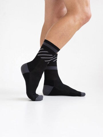 INCYLENCE Athletic Socks 'DISRUPTS' in Black