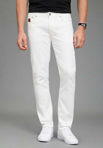 Bruno Banani Regular Jeans in White: front