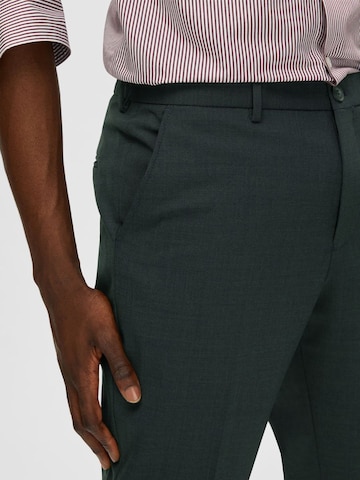 Coupe slim Pantalon à plis 'Elon' SELECTED HOMME en vert
