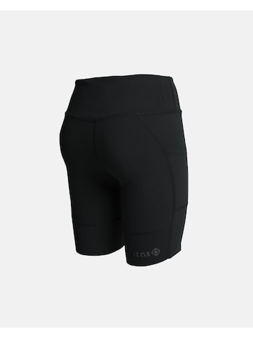 Loosefit Leggings 'MALLAS CORTAS MADILL SHORT' di Izas in nero
