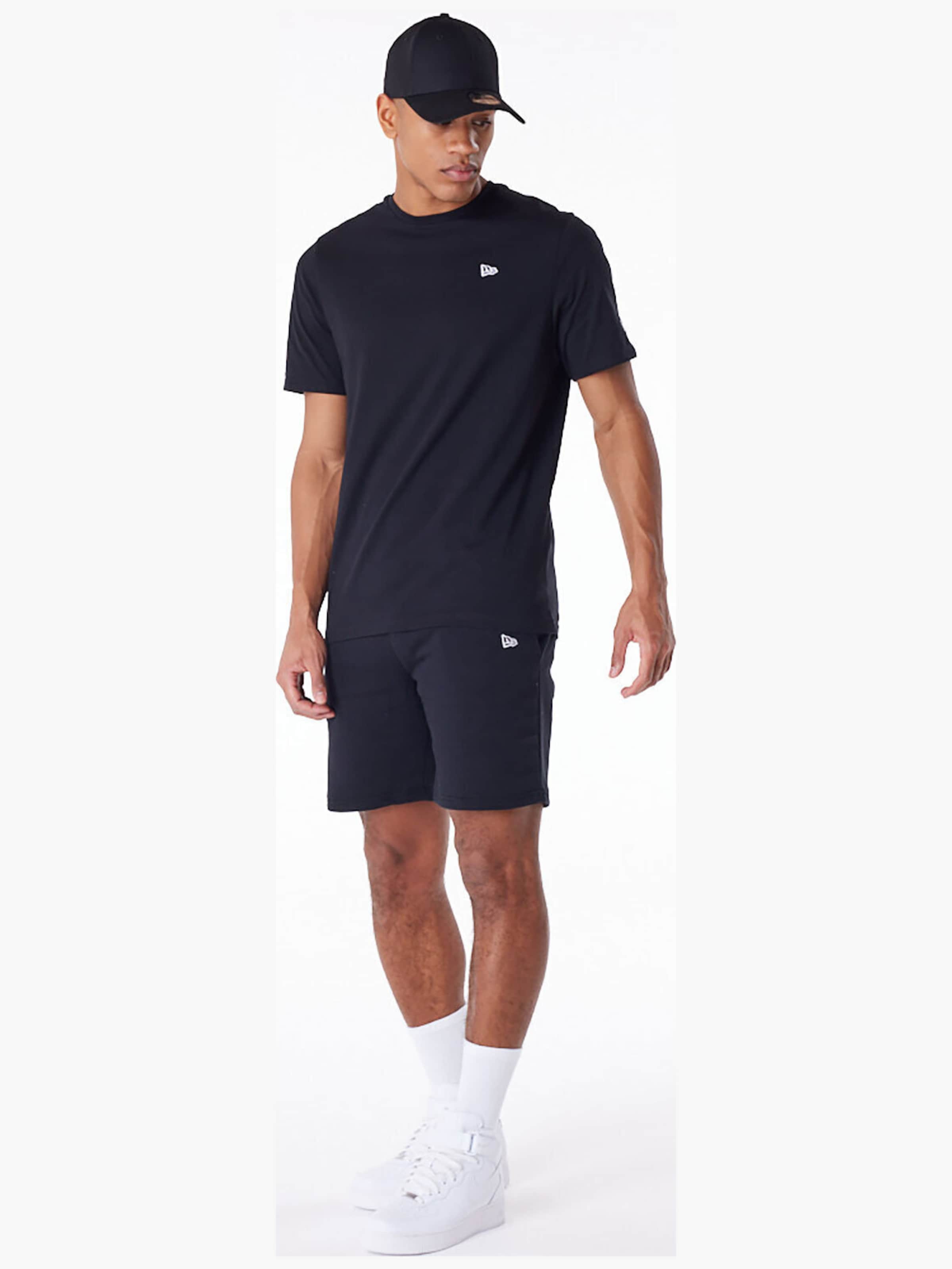 regular Pantaloni sportivi 'New Era Essentls Short' di NEW ERA in nero