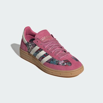 ADIDAS ORIGINALS - Zapatillas deportivas 'Liberty Handball Spezial' en rojo