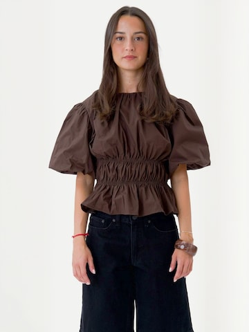 TEESHOPPEN Top ' Valentina ' in Bruin: voorkant