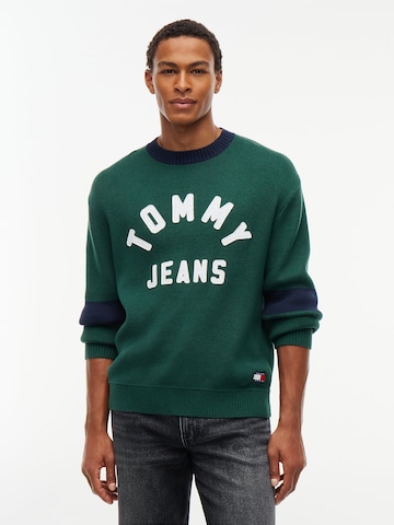 Tommy Jeans Trui 'Appliqué Jumper' in Groen: voorkant