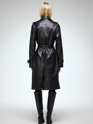 Cappotto invernale 'Helena' di V S P in nero