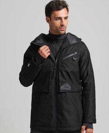 Veste fonctionnelle Superdry en noir : devant