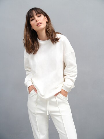 A LOT LESS - Camisa 'Sunny' em branco