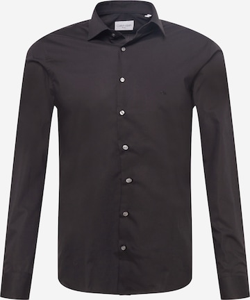 Calvin Klein - Slim Fit Camisa clássica em preto: frente