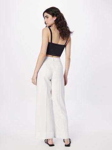 Gina Tricot Wide leg Pressveckad byxa 'Mille' i vit