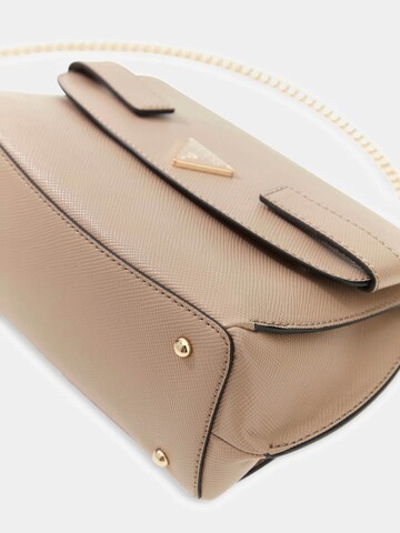 GUESS Umhängetasche 'Serenova' in Beige