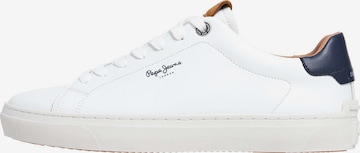 Pepe Jeans - Sapatilhas baixas 'Camden Club' em branco: frente