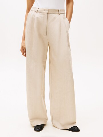 TOMMY HILFIGER Wide leg Pleat-front trousers in Beige: front
