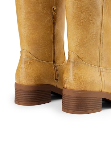 Dream Pairs Boots in Yellow