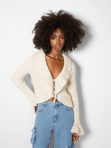 Bershka Strickjacke in Beige: Vorderseite