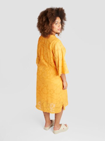 Robe-chemise 'DELLAVINE' ONLY Carmakoma en jaune