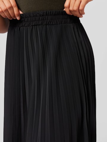 Gina Tricot Curve Φούστα σε μαύρο