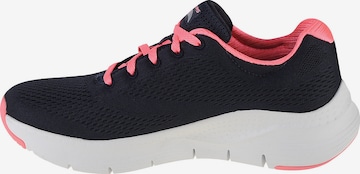 zils SKECHERS Zemie brīvā laika apavi 'Arch Fit'