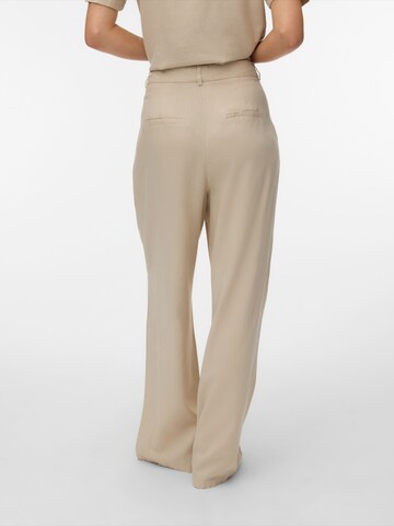 Loosefit Pantaloni con pieghe 'VMMYMILO NILA' di VERO MODA in grigio