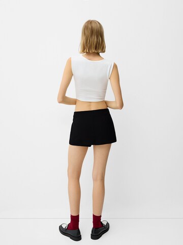 Bershka Skinny Shorts in Schwarz